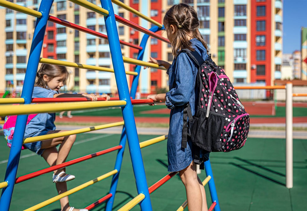 ¿Qué pavimento deportivo es el más indicado para centros educativos?